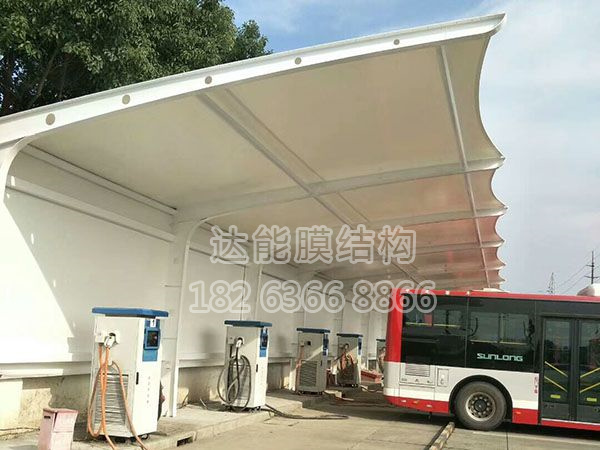 膜結構車棚